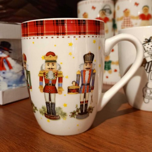 Taza Cascanueces